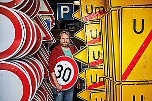 Wenn er die Wahl hat, greift er zum Tempo-30-Schild: Kläger Marcel Hövelmann
