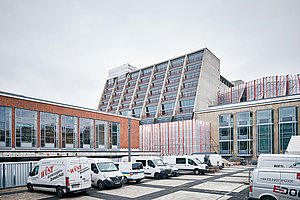 Die Parkplätze kommen auch noch weg: Schauspielhaus und Oper am Offenbachplatz 