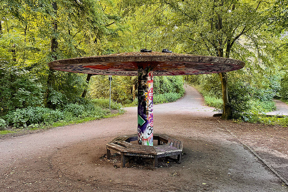 Wenn das Wetter aufhört, fängt die Kunst an: Wetterpilz auf dem Herkulesberg (Foto: Jan Lankisch)