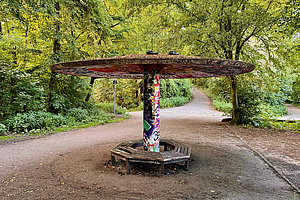 Wenn das Wetter aufhört, fängt die Kunst an: Wetterpilz auf dem Herkulesberg (Foto: Jan Lankisch)