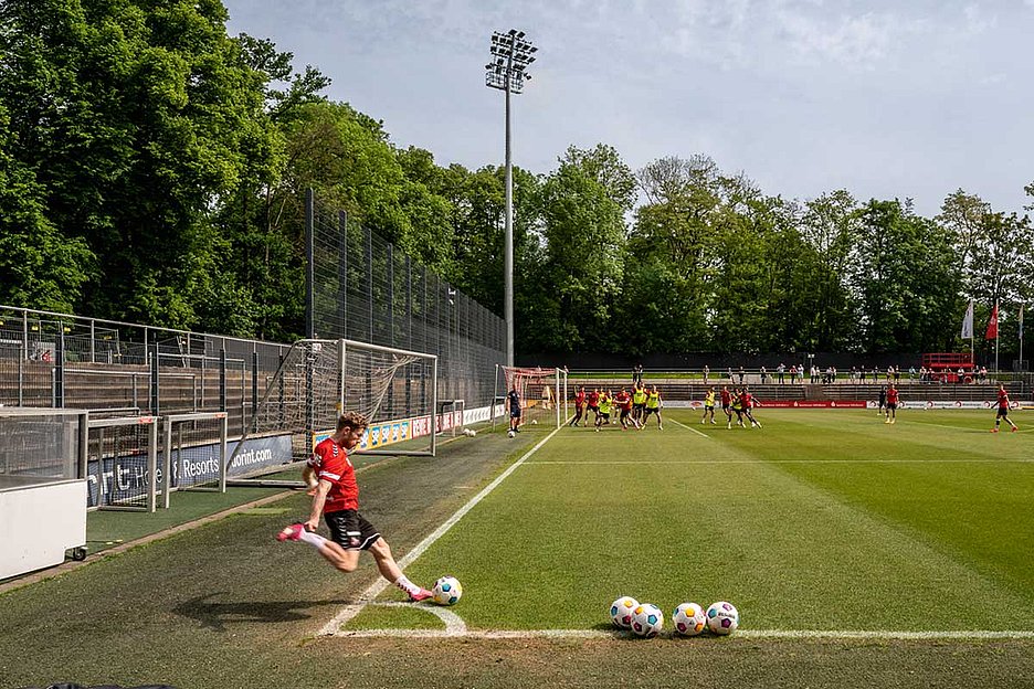 Fotos: Dörthe Boxberg / Stadtrevue Abschluss noch offen: Die FC-Spieler beim letzten Training der Saison