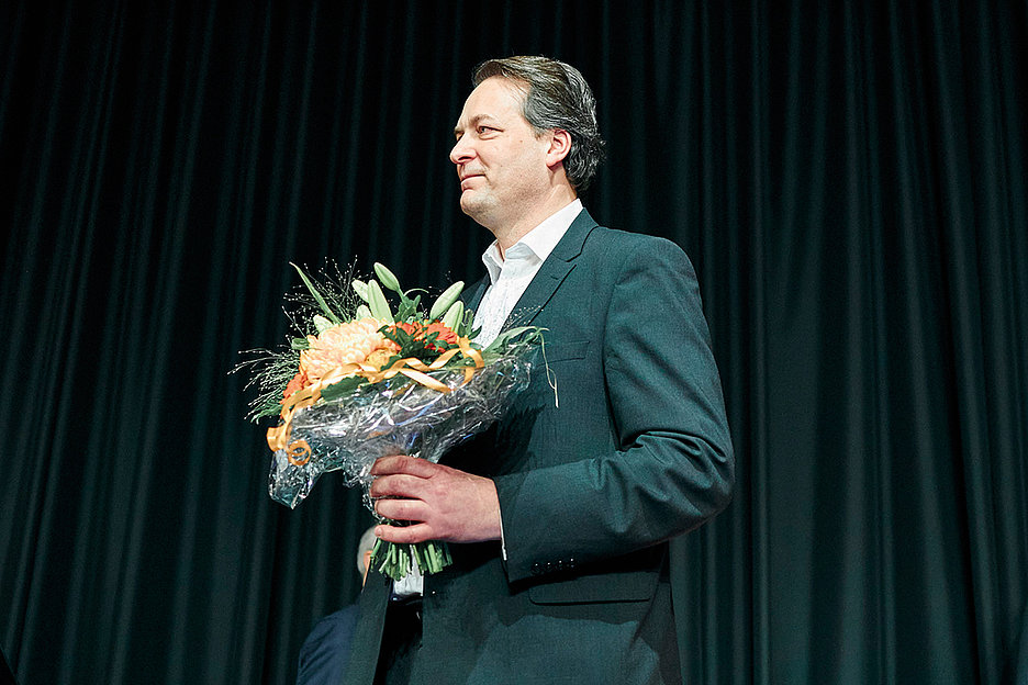 Foto: Thomas Schäkel / Stadtrevue Gewinner mit Strüßje: Karl Alexander Mandl auf dem CDU-Parteitag