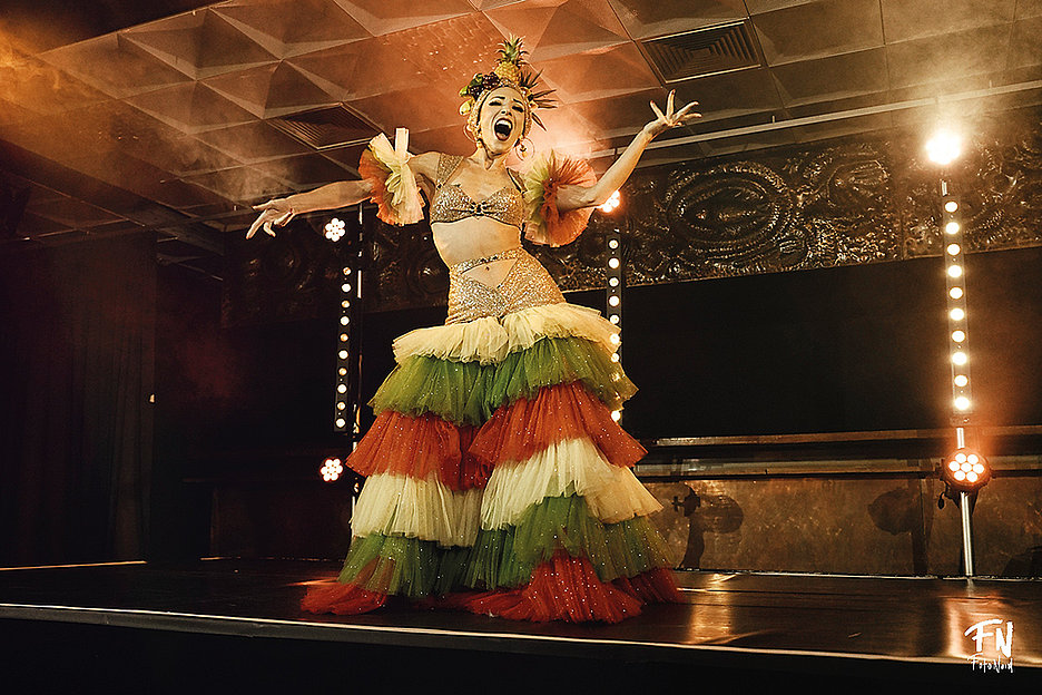© Fotonoid Ananas auf dem Kopf: Burlesque der Gegenwart