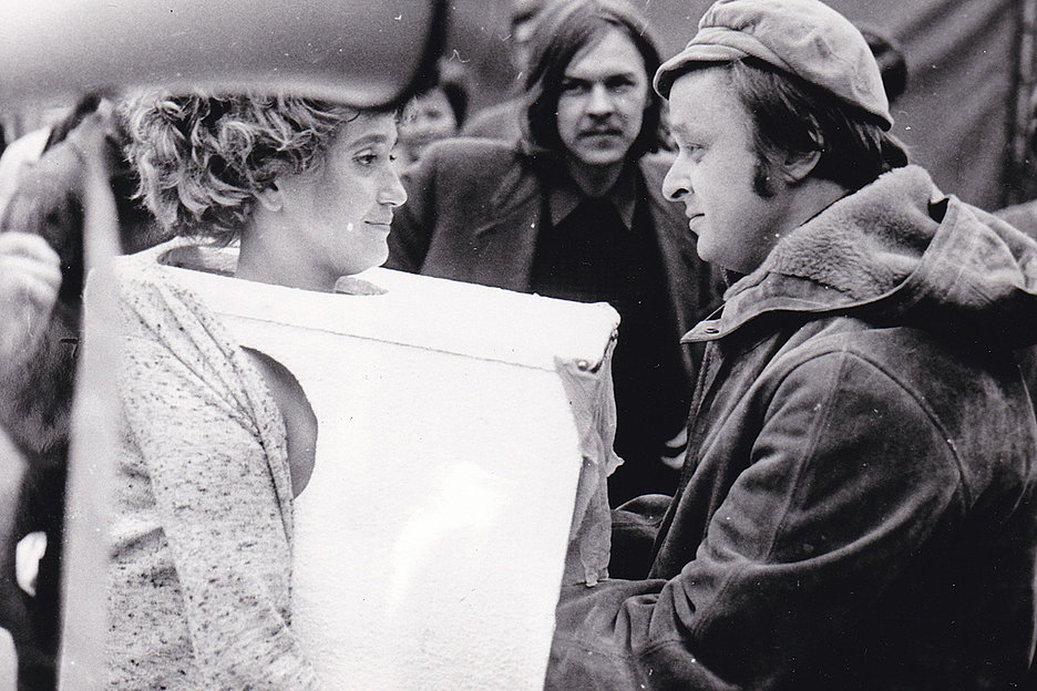 »Tapp- und Tastkino«: Valie Export, 1968 in Wien (© Werner Schulz)