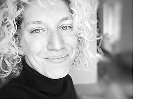 Bärbel Offergeld hat in Wuppertal Architektur studiert.  Sie arbeitet beim Büro »Urban Catalyst«, das sich auf Räume spezialisiert hat, die sich in Transformation befinden. Urban Catalyst hat etwa die Umgestaltung von Pariser  Platz und Liverpooler P