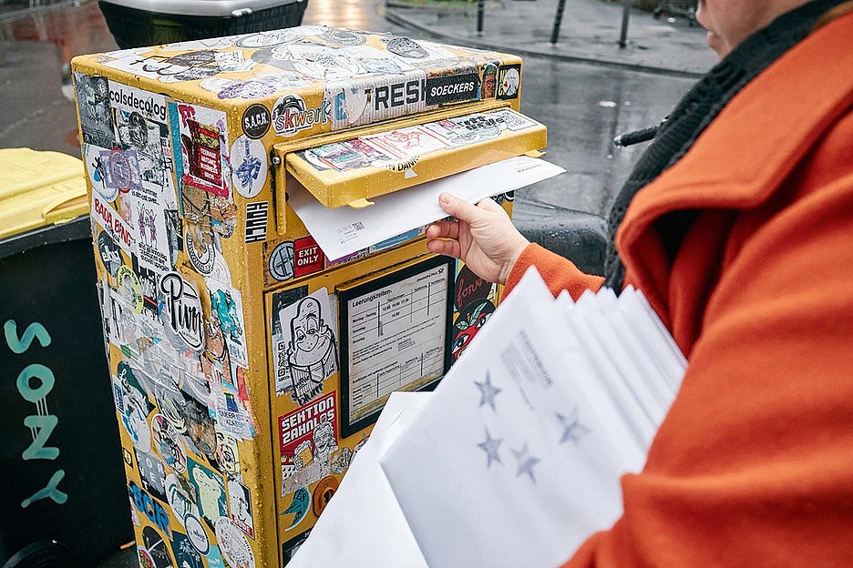 Foto: Thomas Schäkel / Stadtrevue Das war viel Arbeit — aber es hat geklappt: Die neue Stadtrevue ist in der Post.
