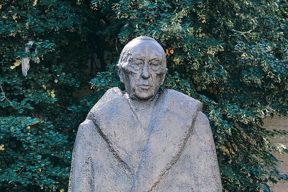 Wurde ungefragt zum Namenspatron: Konrad Adenauer Foto: Thomas Schäkel
