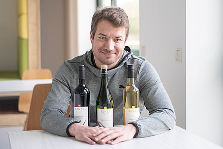 Veggie-Frikadellen im Weinregal: Christian Huettl und seine alkoholfreie Kollektion 