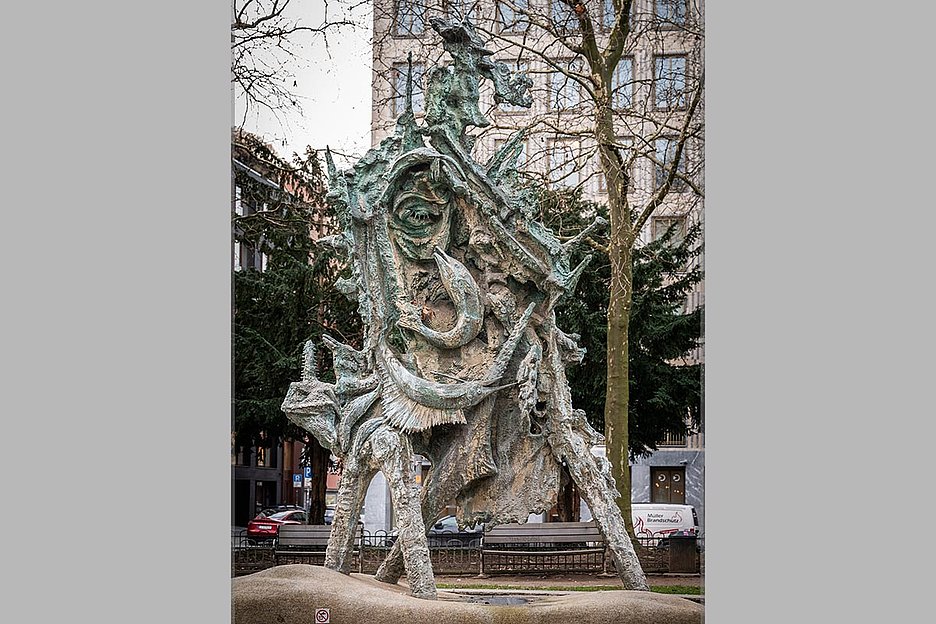 Foto: Dörthe Boxberg / Stadtrevue Schroffe Schönheit: Gothaer Brunnen