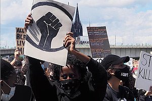 Mehr als 10.000 demonstrierten am Samstag in Deutz gegen Rassismus und Polizeigewalt