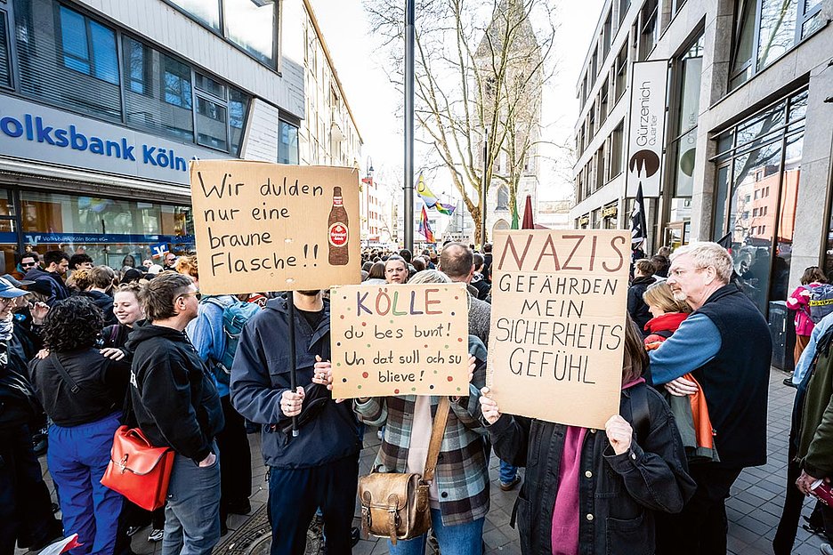 Foto: Dörthe Boxberg / Stadtrevue Diese Kreativität wird gebraucht: Protest gegen die AfD-Konferenz in der Altstadt