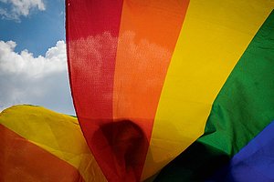 Selbstverständlichkeit, aber mittlerweile umkämpft: Regenbogenfahne