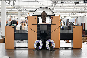 Henrike Naumann, 2000 (Traueraltar der deutschen Einheit, Desolation, Das Reich, BRD), 2018. Hier in der aktuellen Ausstellung im Ludwig Forum Aachen, Foto: Mareike Tocha 