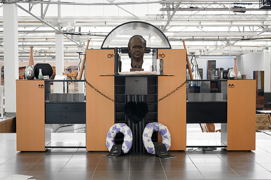Foto: Mareike Tocha Henrike Naumann, 2000 (Traueraltar der deutschen Einheit, Desolation, Das Reich, BRD), 2018. Hier in der aktuellen Ausstellung im Ludwig Forum Aachen, Foto: Mareike Tocha
