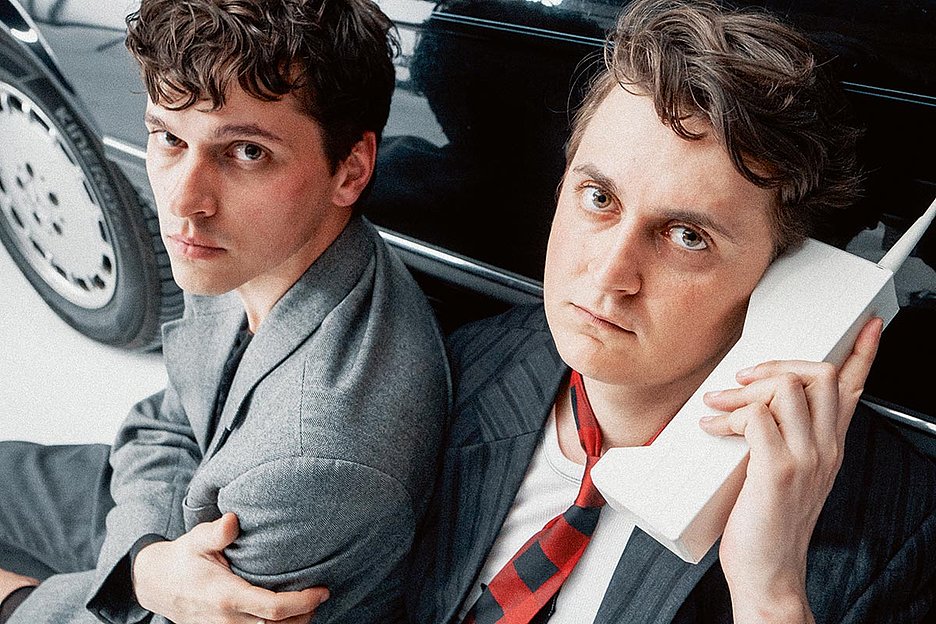 Foto: Paul Ambrusch Standleitung zum Rock-Gott: Jakob Walheim und Darius Lohmüller (rechts), Foto: Paul Ambrusch