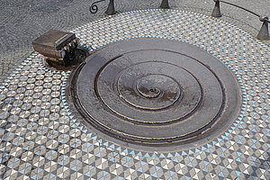 Monument der Bescheidenheit: Taubenbrunnen von Mataré
