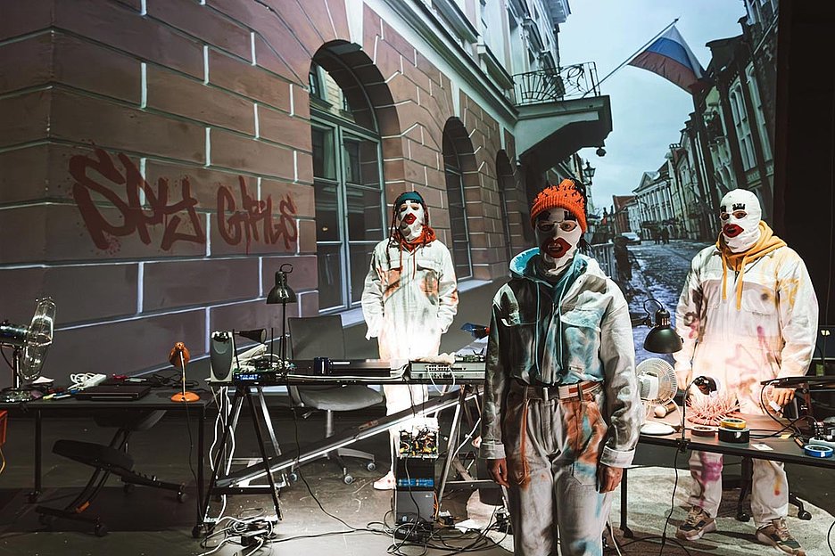 © Magda Szpecht — Vaba Lava Festival, Estland Computerhacken als Performance: »Spy Girls«