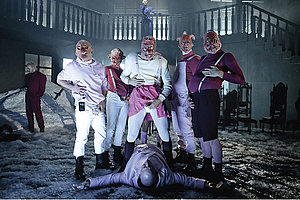 Nazi-Zombies und Plastikpimmel: »Die Verdammten« im Schauspiel Köln