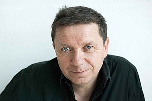 Gesten des Herbeisprechens: Norbert Hummelt; Foto: Laura Baginski