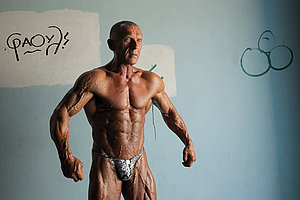 »Mister Universum«: Bankdrücken für freien Eintritt