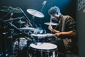 Genresprengend: Phil Tsoungui wird  auf dem Deutschen Jazzpreis spielen, Foto: Wikipedia