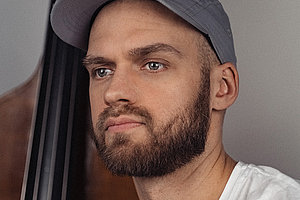 Konzentrierte Musik für ernste Zeiten: Stefan Schönegg 