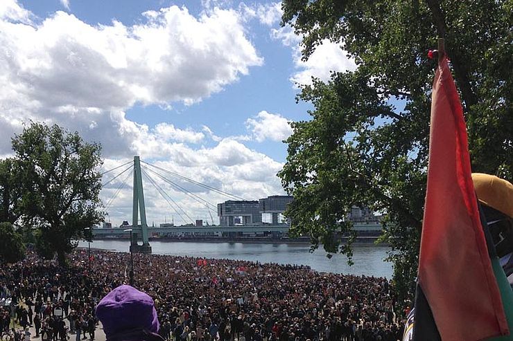 Mehr als 10.000 demonstrierten am Samstag in Deutz gegen Rassismus und Polizeigewalt