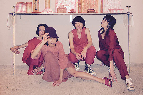 Immer groovy: Yoshimi P-We (zweite von links) und Genossinnen