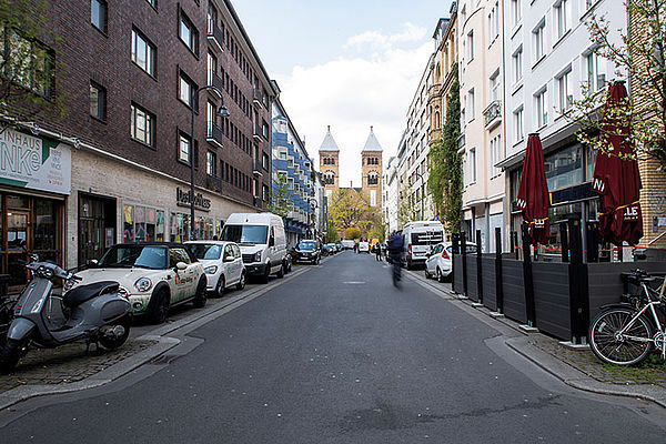 Blick in Richtung Tanzfläche: Maastrichter Straße im Belgischen Viertel