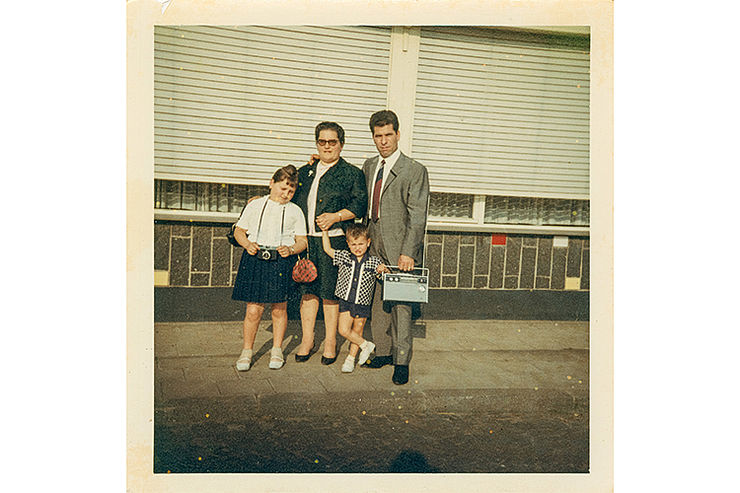 Die Familie Spitaleri beim Sonntagsspaziergang in Köln-Kalk, ca. 1967 © Rosa Spitaleri/DOMiD-Archiv, Köln