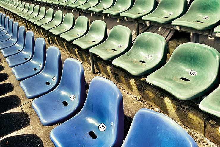 Sitze, die auf Zuschauer warten: Theater an der frischen Luft, Foto: Pixabay