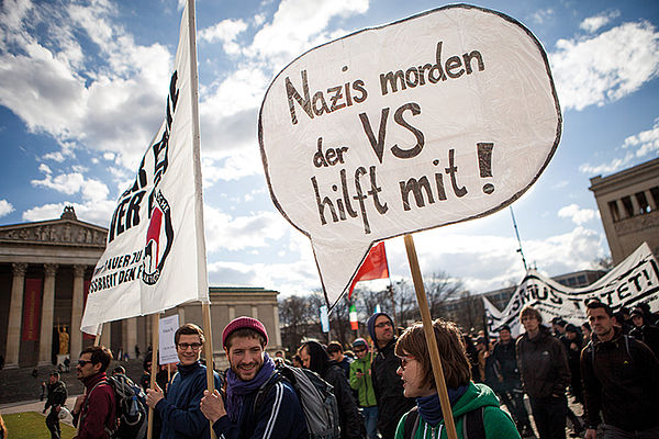 »Gegen Naziterror, staatlichen und alltäglichen Rassismus«: Demonstration am 13. April 2013 in München gegen den NSU-Komplex, Foto: Wikimedia Commons