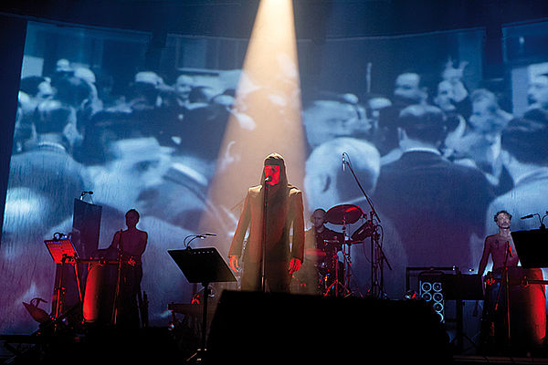 Immer Ärger mit dem Volk: Laibach auf der Bühne