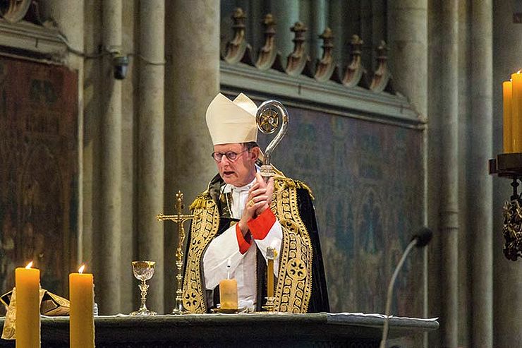 Zumindest am Altar läuft alles nach Vorschrift: Erzbischof Woelki, Foto: © Raimond Spekking, CC BY SA 4 0
