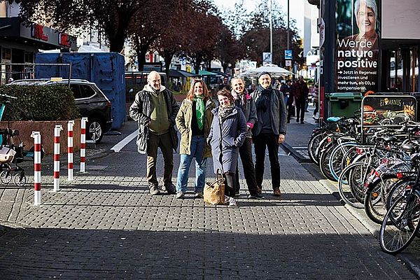 Dank ihnen jetzt Fußgängerzone: Mitglieder von Deutz autofrei auf der Deutzer Freiheit