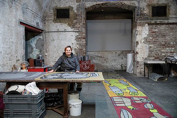 Bärbel Lange in ihrem Atelier im KAT18; Foto: Jennifer Rumbach