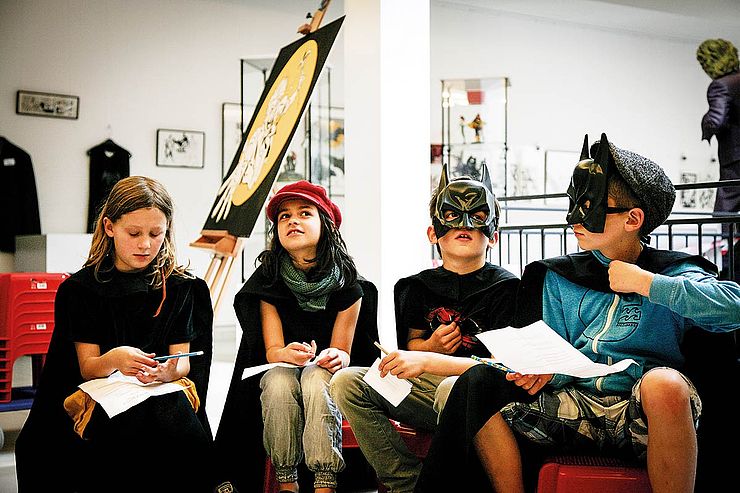 Das Comic-Lesen, eine hohe Kunst: Kindheit in der Bilderwelt; Foto: Sabrina Didschuneit
