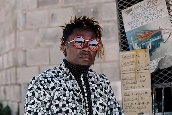 Afrofuturismus mit »Bikutsi 3000«: Blick Bassy, einer der innovativsten Künstler Kameruns, © Kgomotso Neto Press