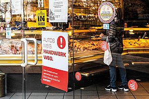 Nur kurz zum Bäcker: An der Deutzer Freiheit setzt man dafür weiterhin aufs Auto