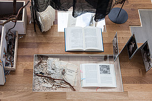 Hörner / Antlfinger, Dollhouse for Dinosaurs  © Hörner / Antlfinger