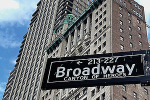 Pfeifend am Broadway: Jeanette Baroness Lips von Lipstrill, Foto: Melike Benli/pexels