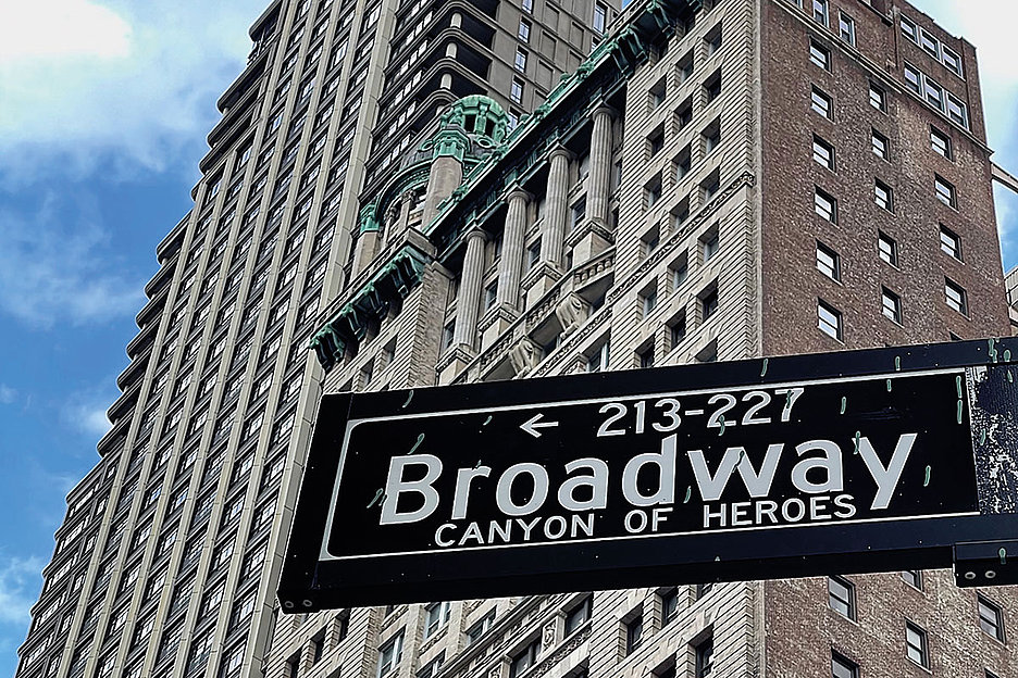 Pfeifend am Broadway: Jeanette Baroness Lips von Lipstrill, Foto: Melike Benli/pexels