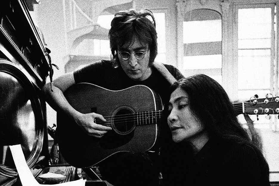 Foto: Piece of Magic Entertainment John Lennon und Yoko Ono musizieren zusammen