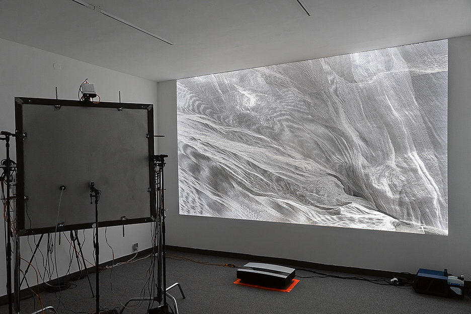courtesy Navid Razavi and Galerie Seippel Navid Razavi, SURFACE, 2022, ausgestellt im Projektraum, courtesy Navid Razavi and Galerie Seippel