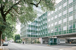 Bringt OB-Kandidat Markus Greitemann in die Bredouille: Ehemalige Kaufhof-Zentrale an der Leonhard-Tietz-Straße  