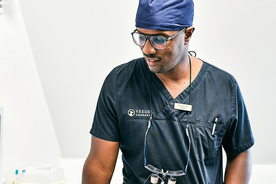 Dr. Salomon Bob Jansen