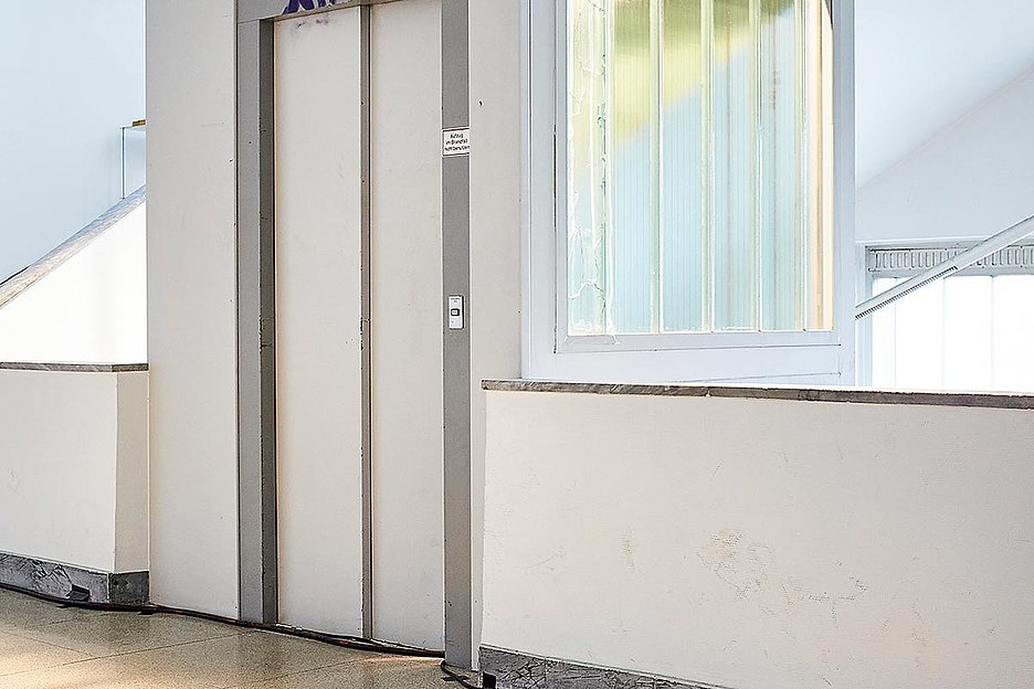 Foto: Thomas Schäkel / Stadtrevue Wer darf hier rein? Ehemalige KHD-Hauptverwaltung an der Deutz-Mülheimer Straße