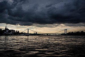 Geht der Klimaschutz den Bach runter? Blick stromabwärts auf die Rodenkirchener Brücke
