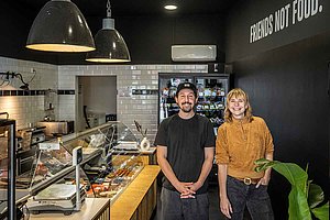 »Ehrenfeld war schon eine gute Fügung«:  Saskia Kiesewetter und Jan Lachmann von der veganen Fleischerei 