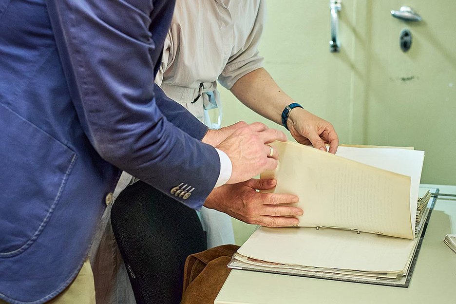 Am Anfang großer Funde stehen immer noch Inventarbücher aus der Zeit der  NS-Diktatur. 
